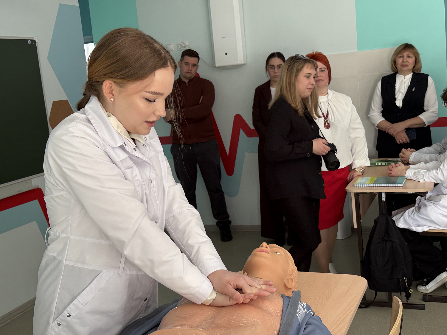 В подшефной школе №31 имени академика С.Н. Федорова открылся современный кабинет для медицинского класса