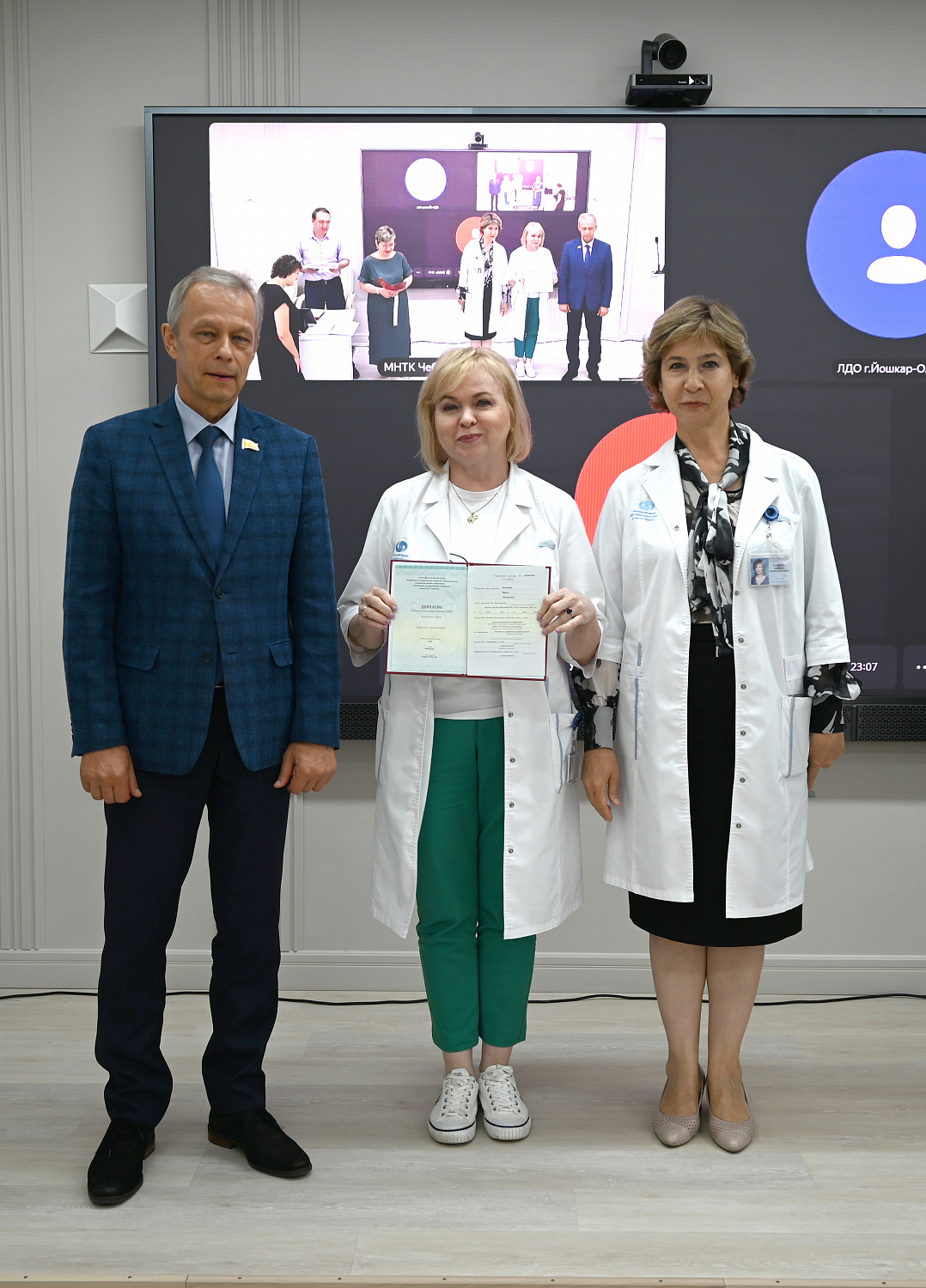 Выпускники программы дополнительной профессиональной переподготовки в сфере здравоохранения получили дипломы