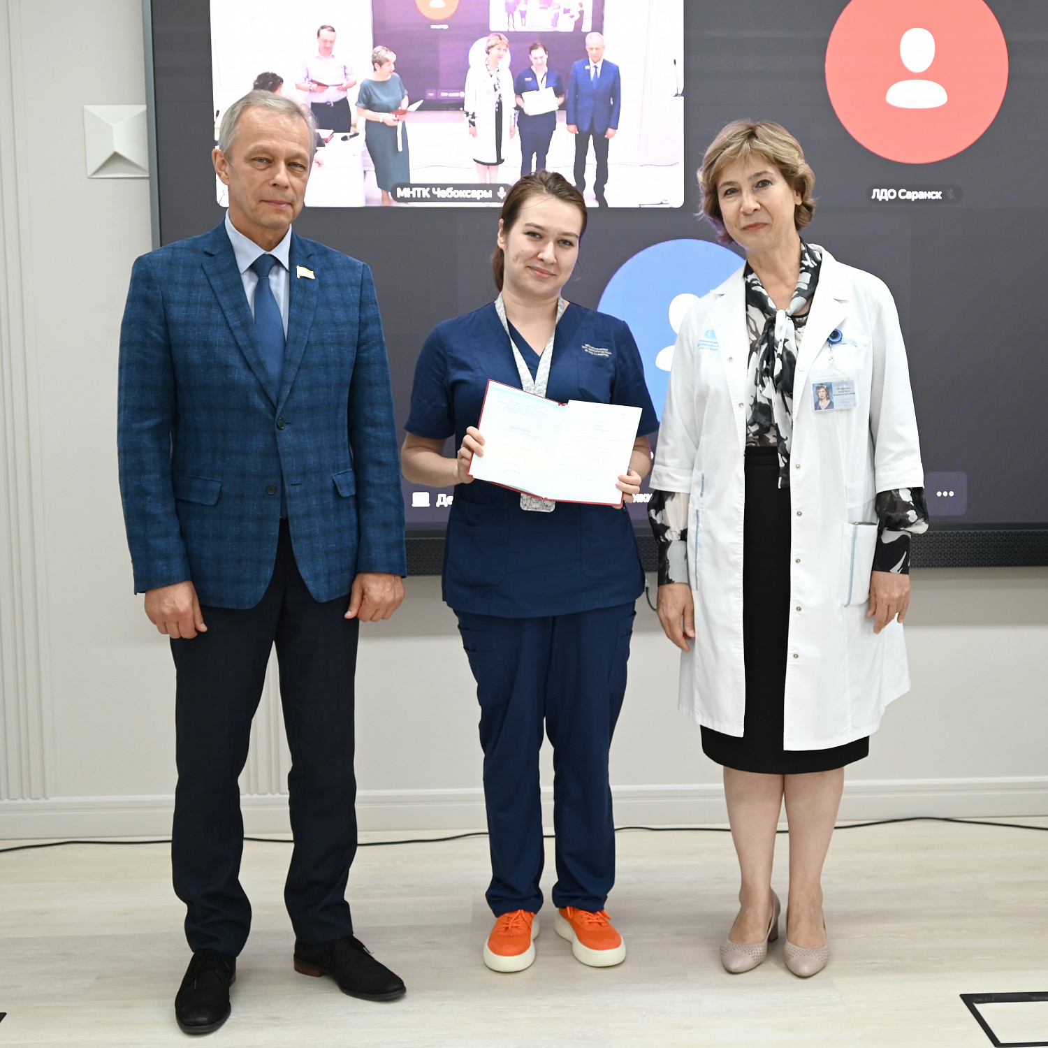 Выпускники программы дополнительной профессиональной переподготовки в сфере здравоохранения получили дипломы