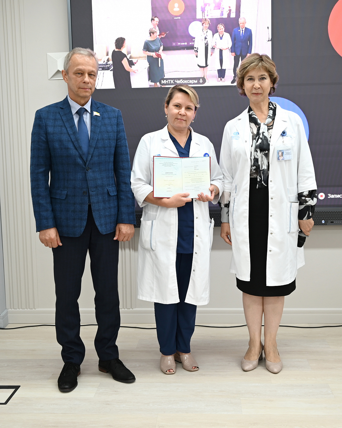 Выпускники программы дополнительной профессиональной переподготовки в сфере здравоохранения получили дипломы