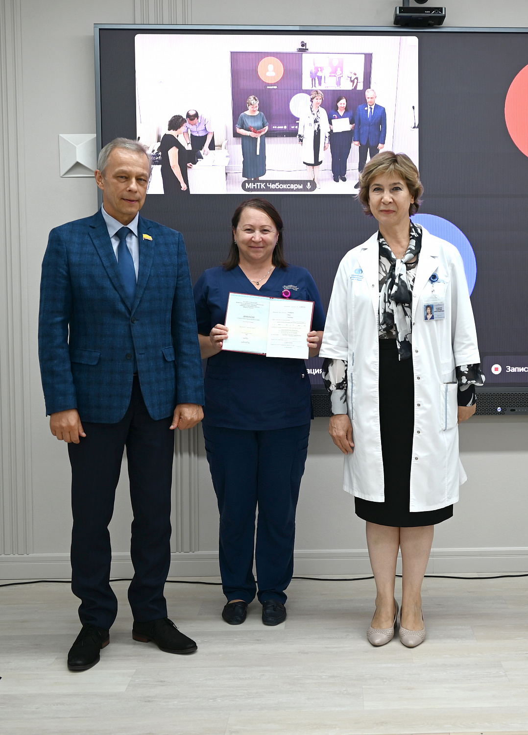 Выпускники программы дополнительной профессиональной переподготовки в сфере здравоохранения получили дипломы