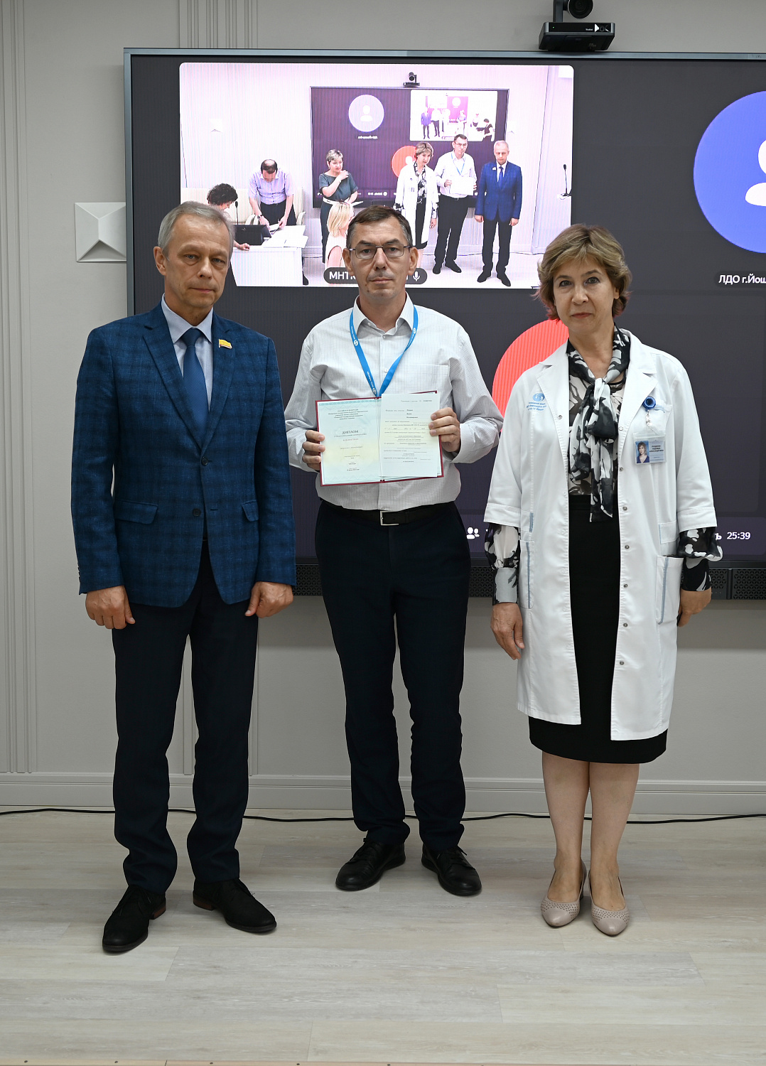 Выпускники программы дополнительной профессиональной переподготовки в сфере здравоохранения получили дипломы