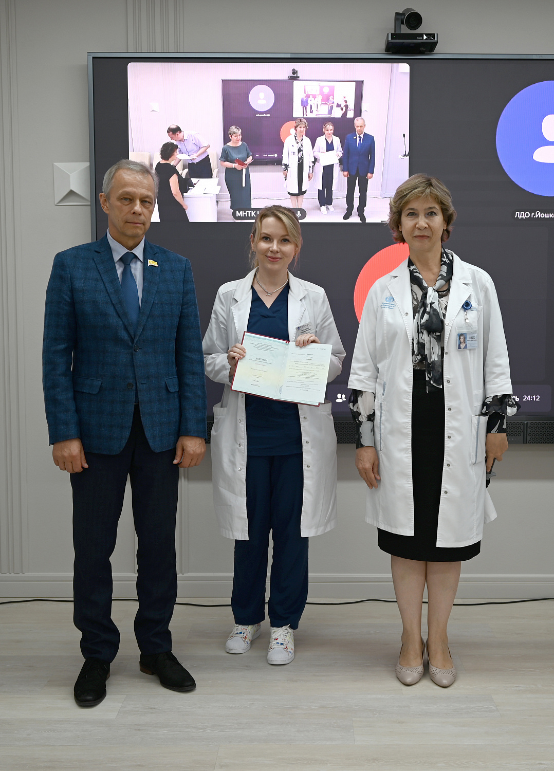 Выпускники программы дополнительной профессиональной переподготовки в сфере здравоохранения получили дипломы