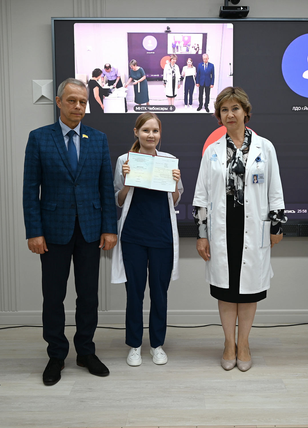 Выпускники программы дополнительной профессиональной переподготовки в сфере здравоохранения получили дипломы