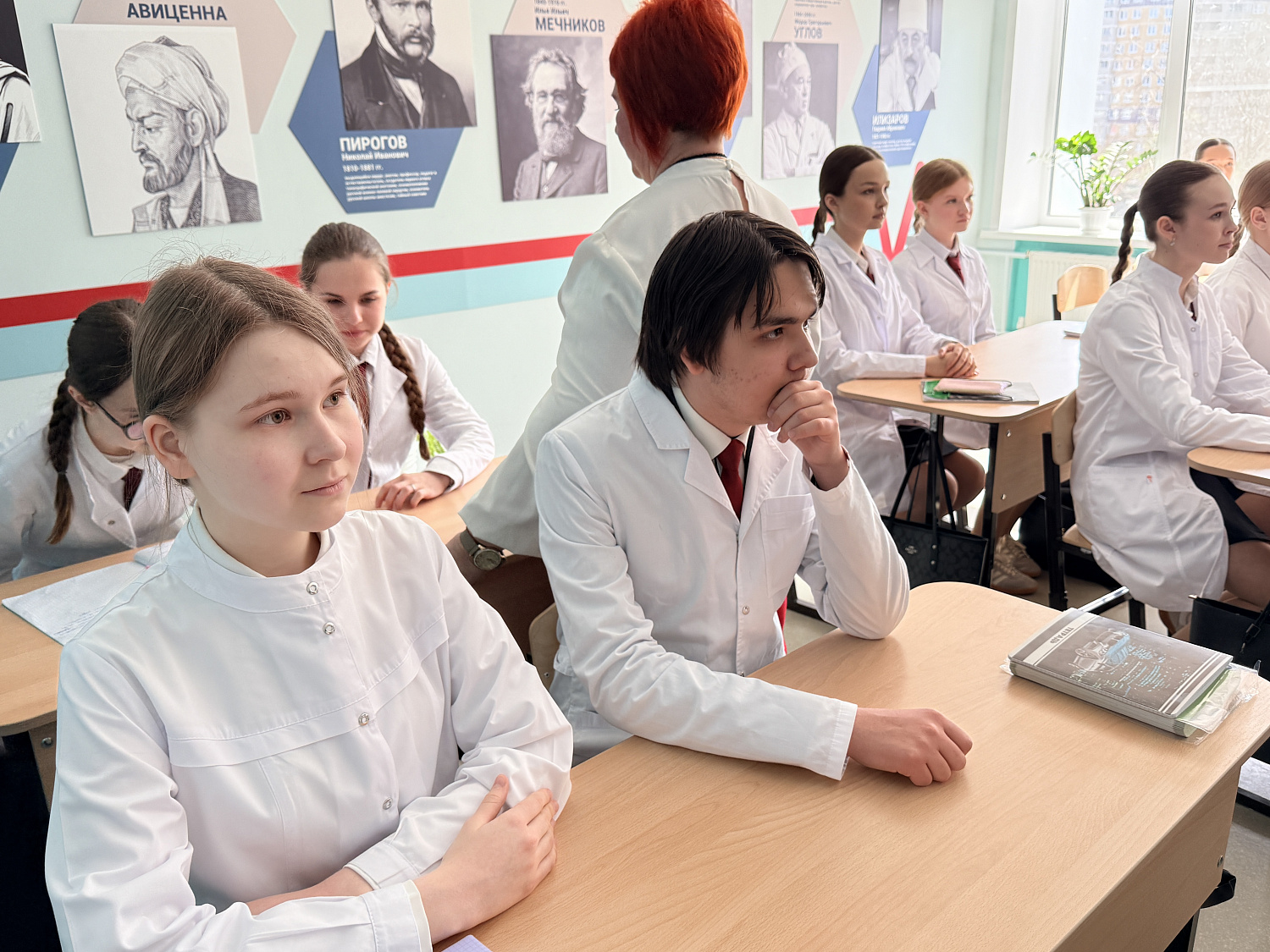 В подшефной школе №31 имени академика С.Н. Федорова открылся современный кабинет для медицинского класса
