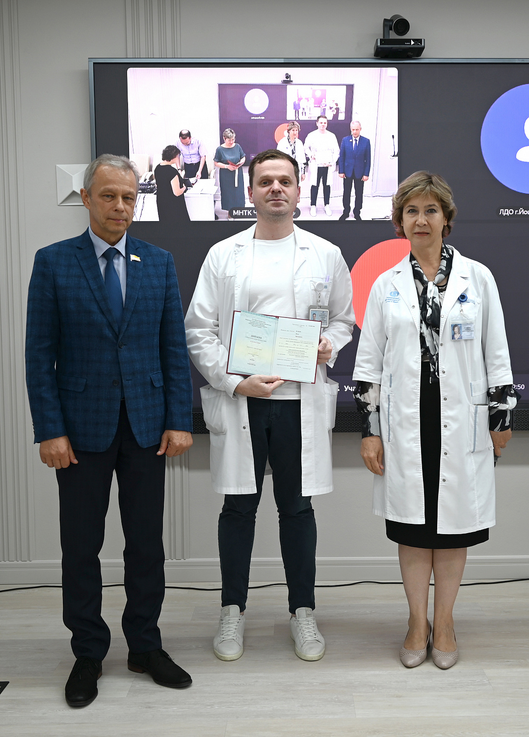 Выпускники программы дополнительной профессиональной переподготовки в сфере здравоохранения получили дипломы