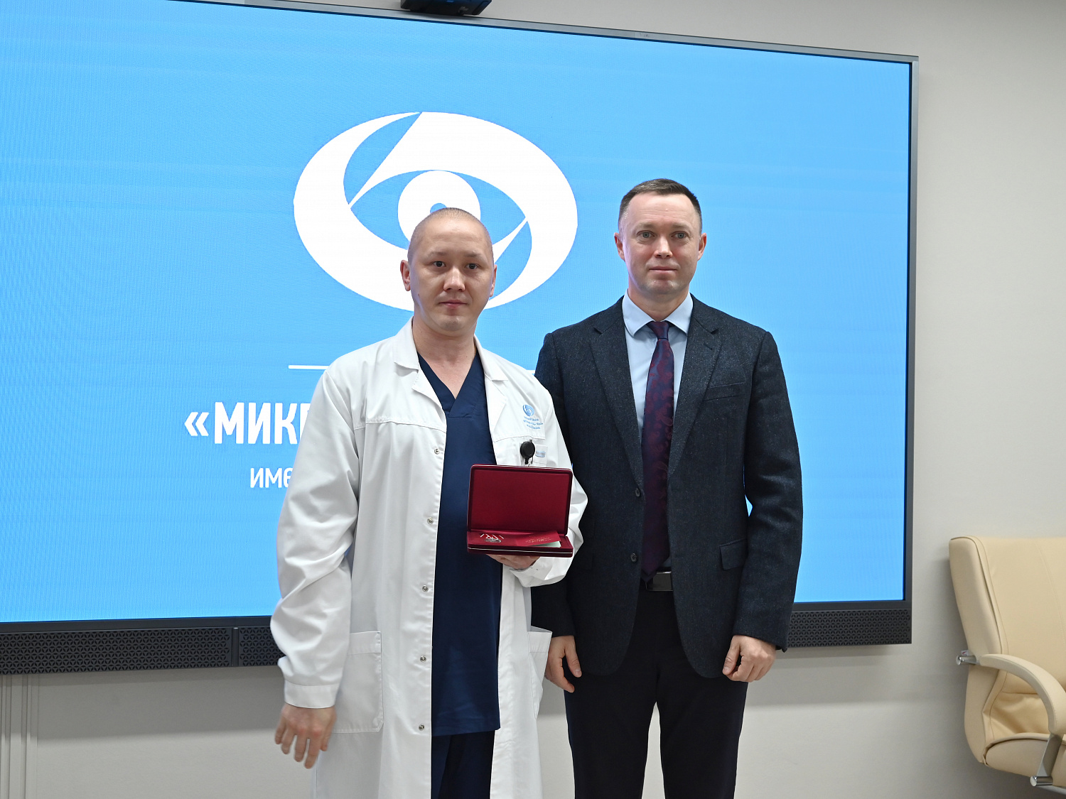 В Чебоксарском филиале МНТК «Микрохирургия глаза» состоялось награждение сотрудников, приуроченное ко дню рождения филиала