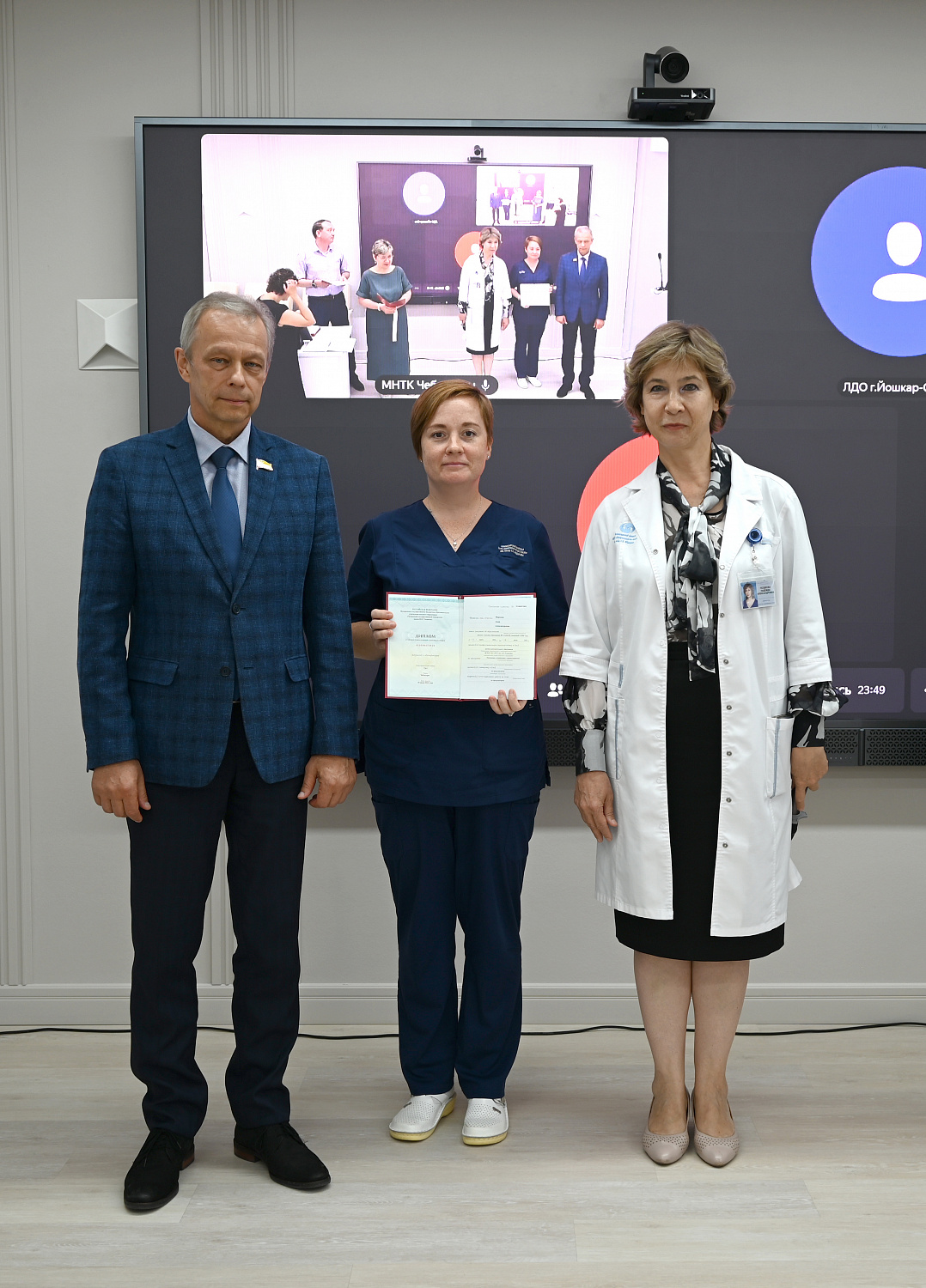 Выпускники программы дополнительной профессиональной переподготовки в сфере здравоохранения получили дипломы