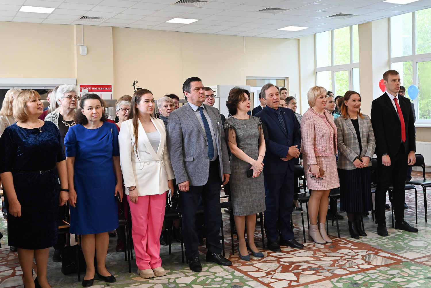 Сегодня для многих выпускников школ прозвенел последний звонок
