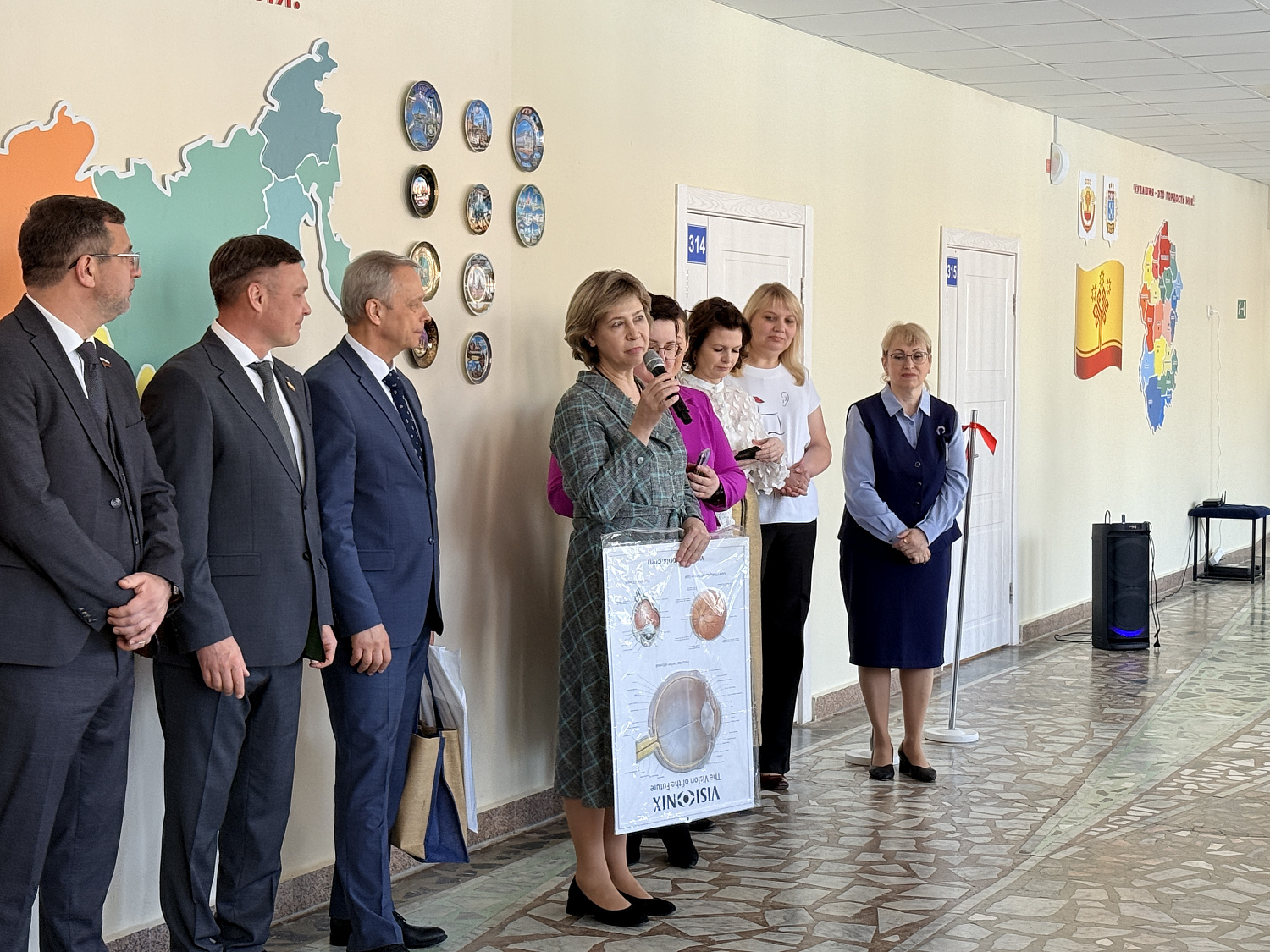 В подшефной школе №31 имени академика С.Н. Федорова открылся современный кабинет для медицинского класса